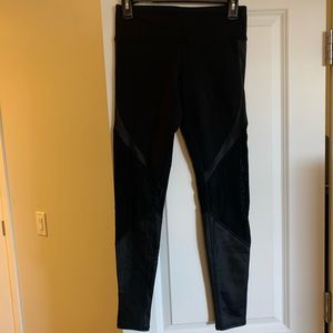 Alo Yoga leggings. GUC.